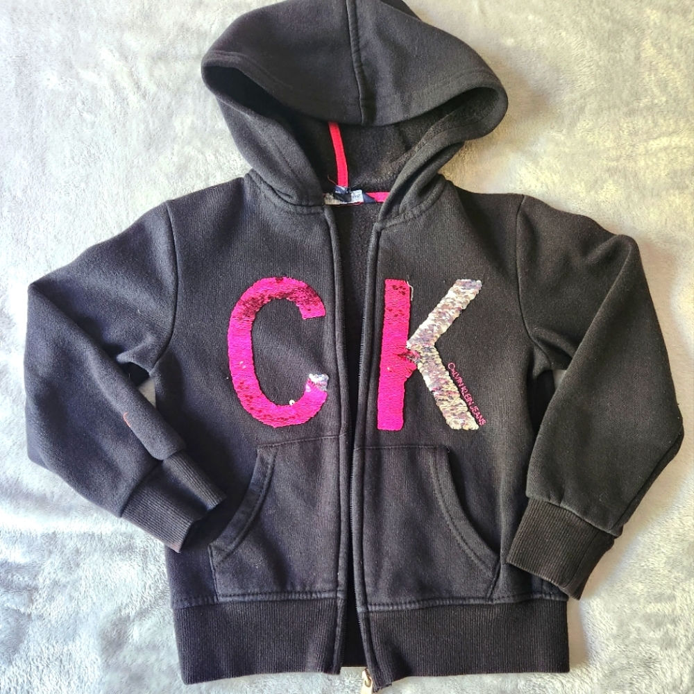 Girls hooded sweater.